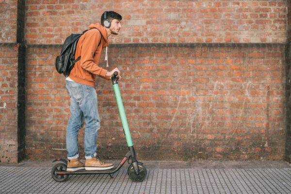 elektromos roller városban